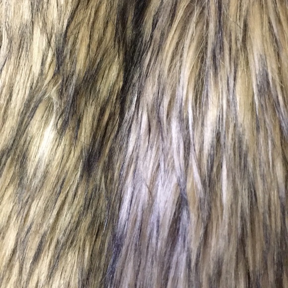 Faux fur vest - Picture 3 of 7